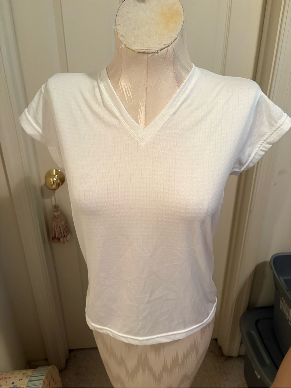 Body Sensors by Terramar size S Women's White V-Neck Short Sleeve Top